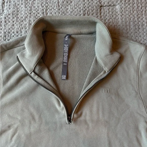 Vuori Men's quarter zip fleece